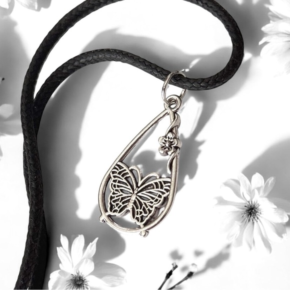 5 For $25💫Ultrafeminine Silver Teardrop Butterfly Pendant - Picture 1 of 3